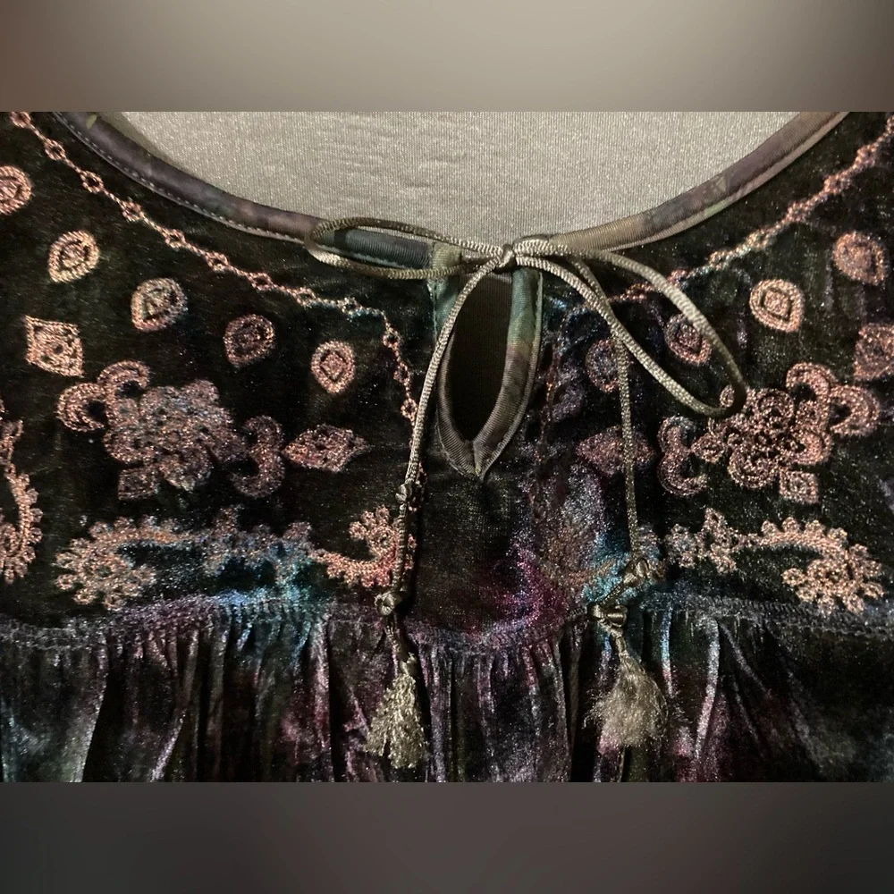 Roz & Ali Green Velvet Bohemian Blouse - Picture 2 of 5